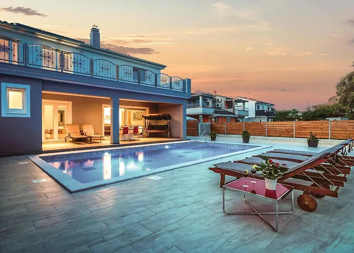 4 Bedroom Stunning Home In Pula