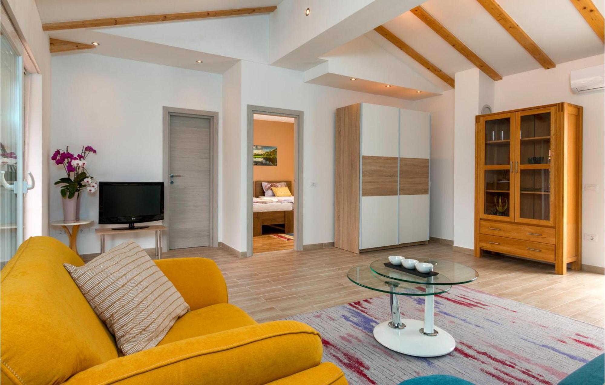 4 Bedroom Stunning In * Pula