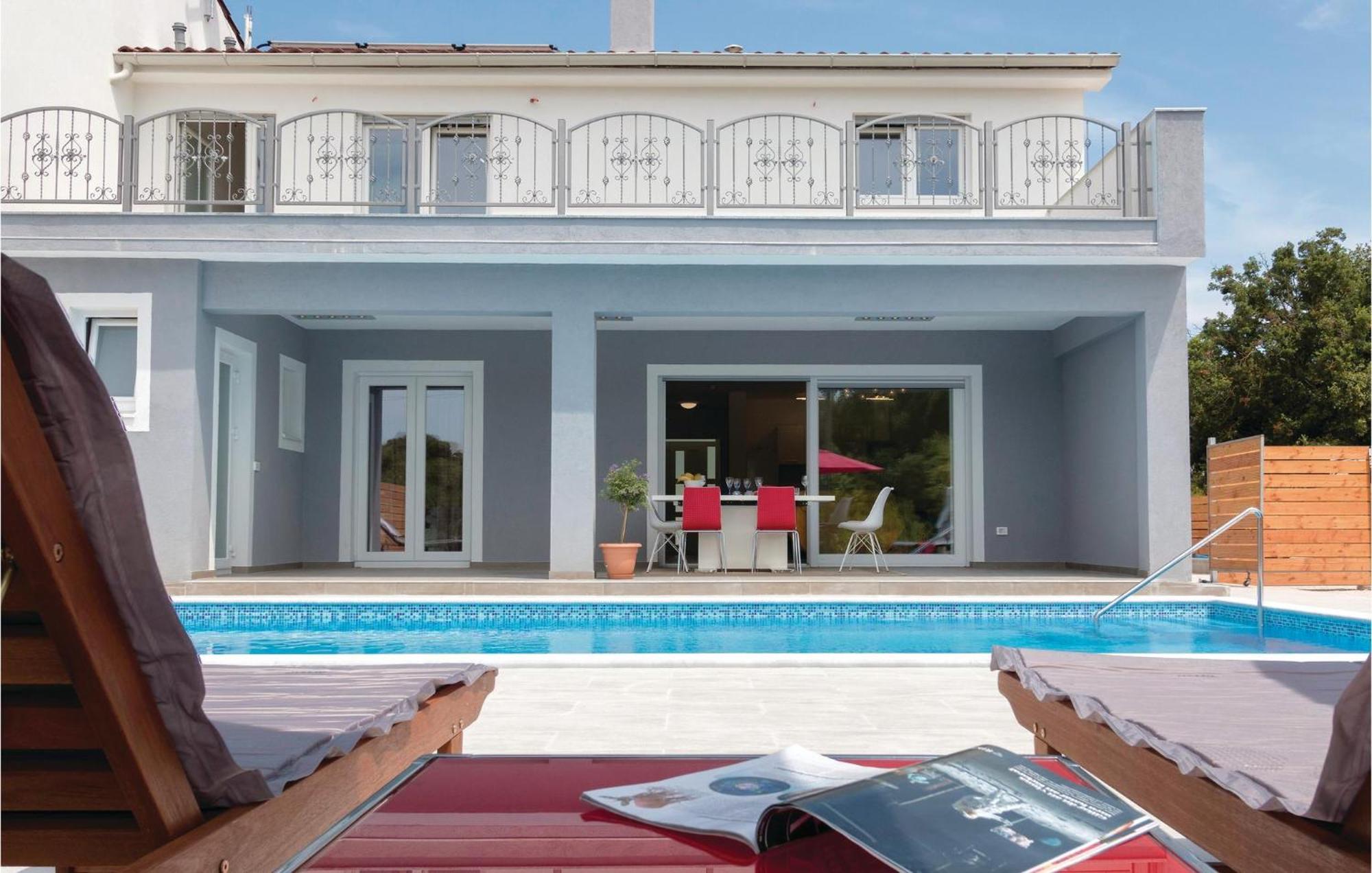 4 Bedroom Stunning In * Pula