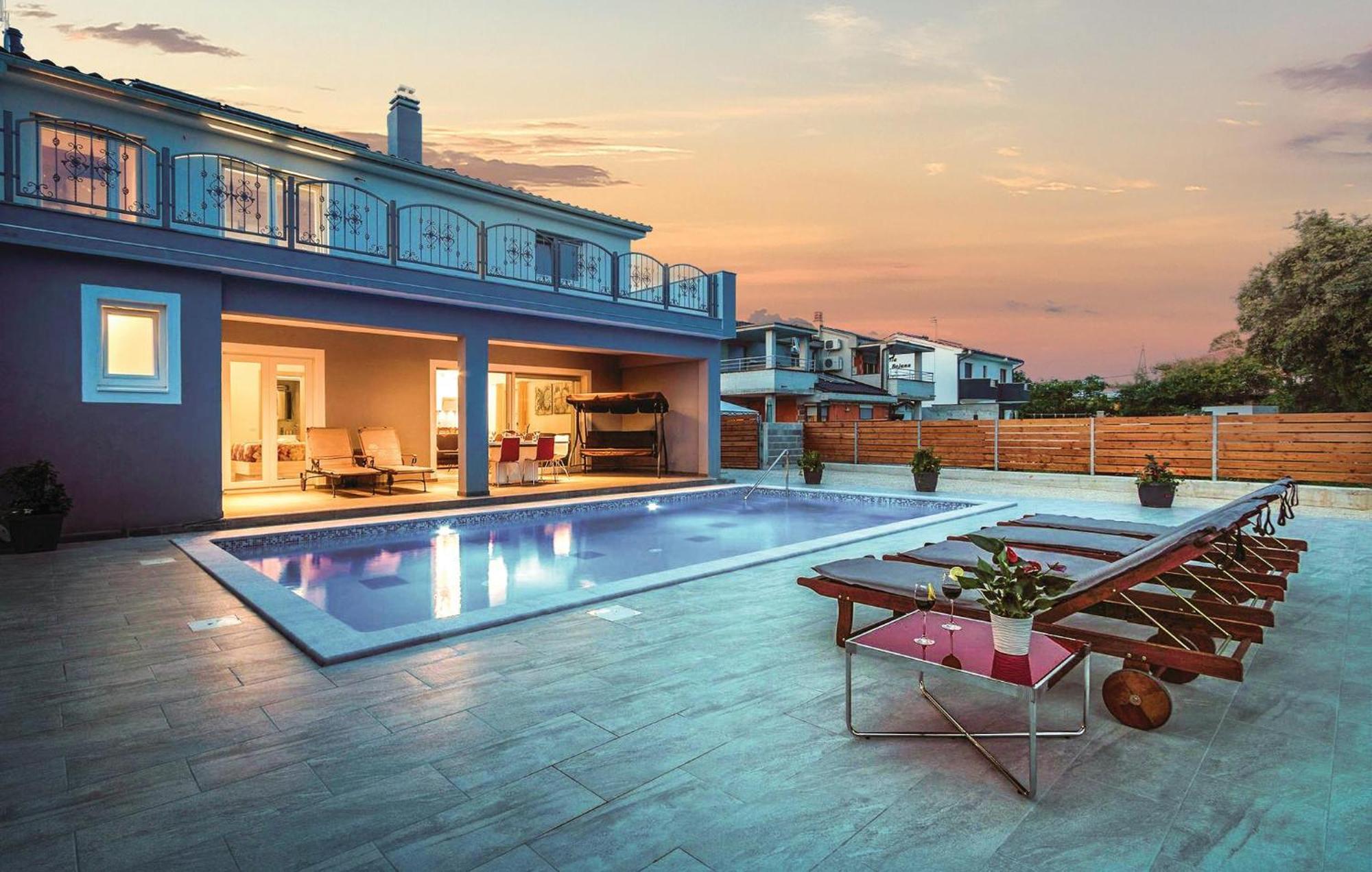 4 Bedroom Stunning In * Pula